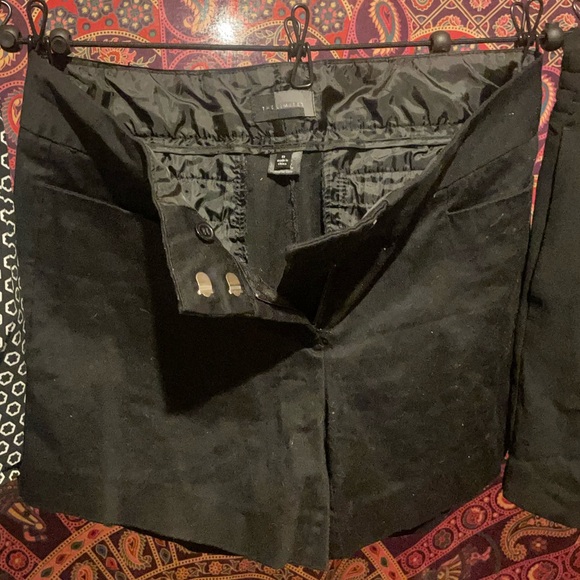 Shorts - Picture 4 of 5